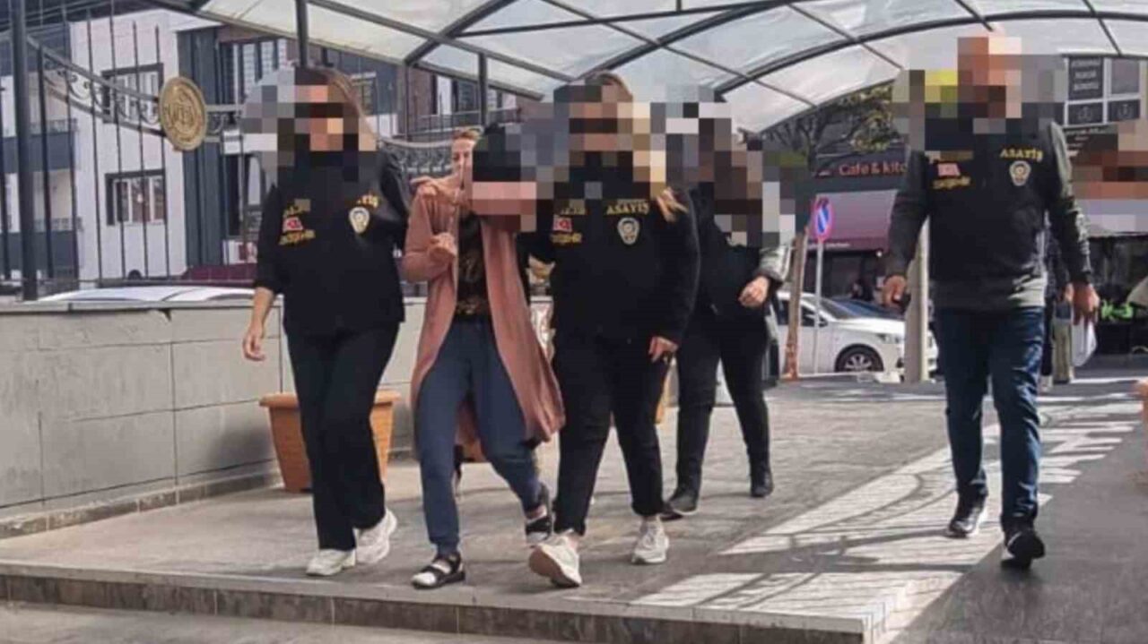 İstanbul’un Tuzla ilçesinde bir evden çaldıkları 2 milyon liralık değerindeki