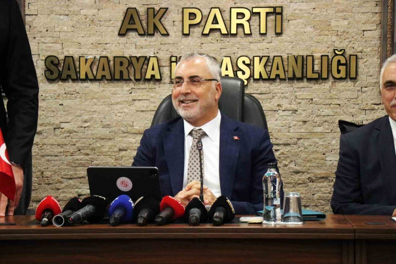 Çalışma ve Sosyal Güvenlik Bakanı Vedat Işıkhan, Sakarya’da yaptığı konuşmada