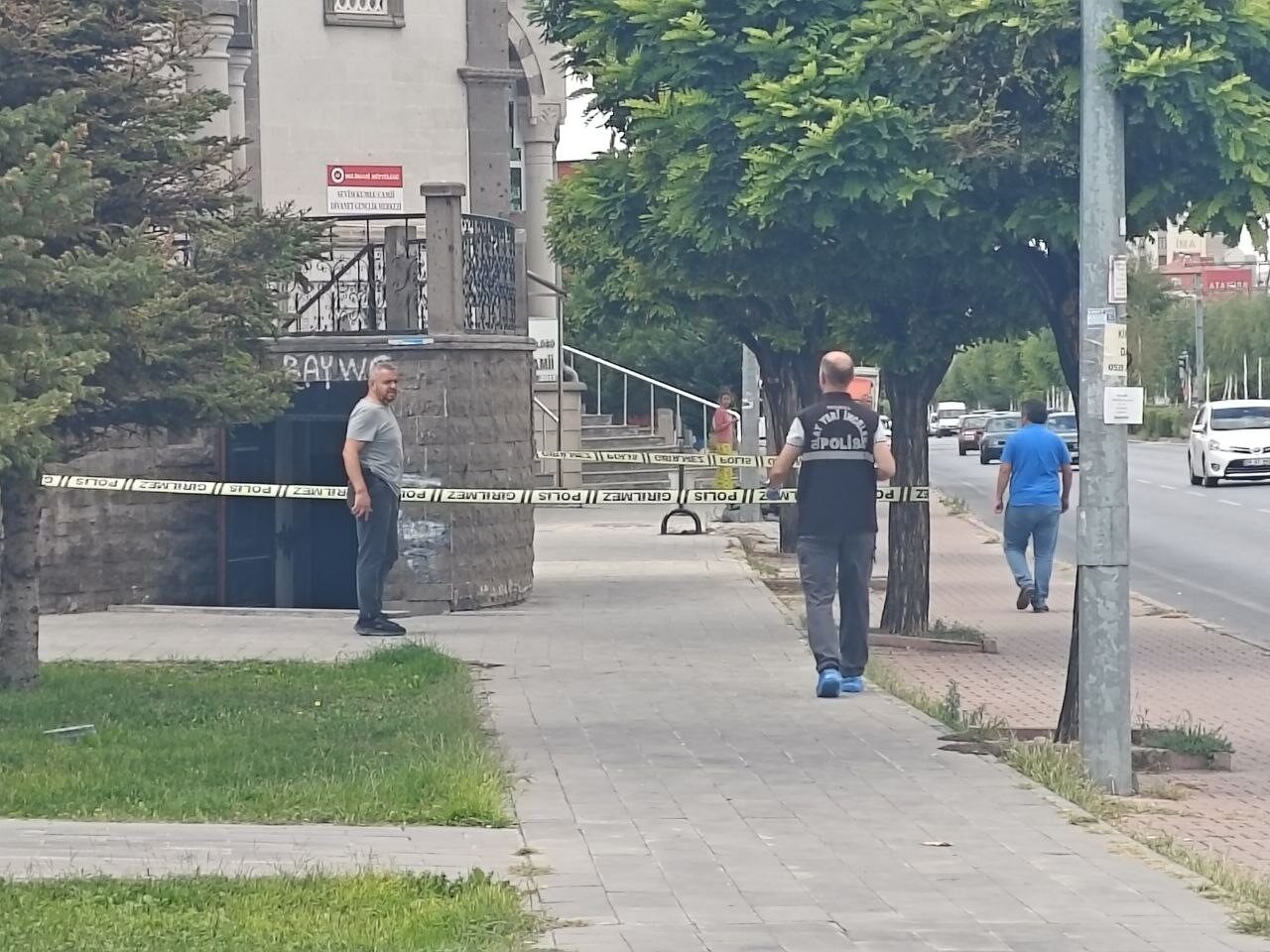 Kayseri’nin Melikgazi ilçesinde bir cami tuvaletinde bıçaklanan şahıs ağır yaralandı.