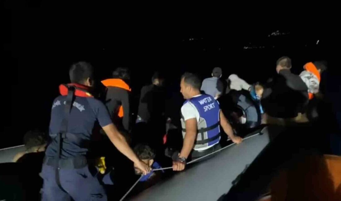 Çanakkale’nin Ayvacık ilçesi açıklarında Sahil Güvenlik Komutanlığı ekiplerince, lastik bot