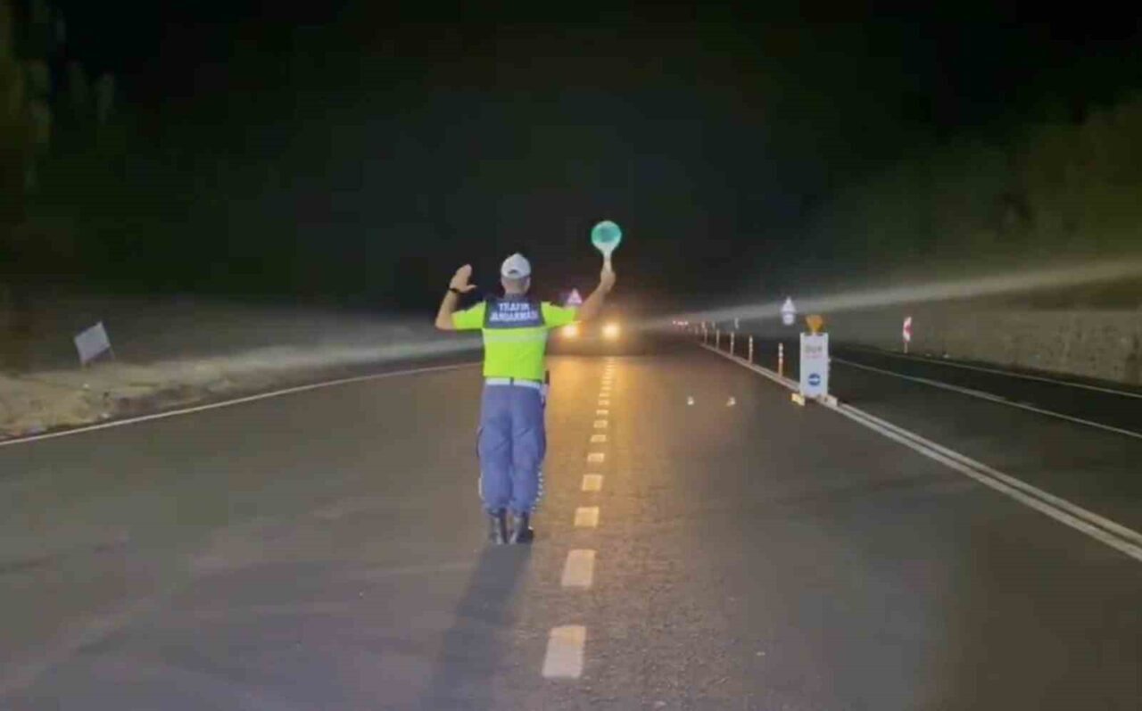 Çanakkale İl Jandarma Komutanlığı tarafından sürücülere yönelik alkol denetimi gerçekleştirildi.