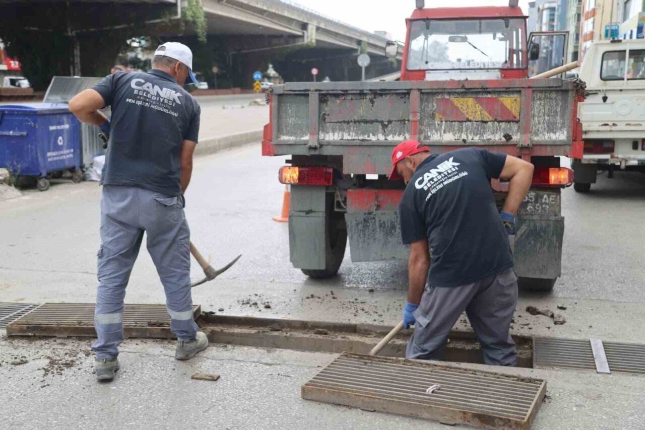 Samsun’un Canik Belediyesi, ilçede beklenen sağanak yağışlara karşı önlemlerini artırarak