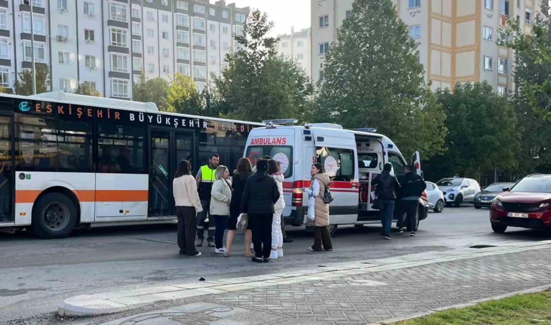 Eskişehir’de cadde üzerinde yayaya henüz bilinmeyen bir nedenle çarpan otomobil