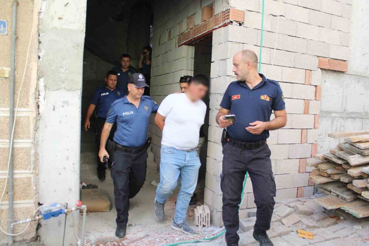 Aydın’ın Efeler ilçesinde iddiaya göre ailevi sorunları nedeniyle inşaat halindeki