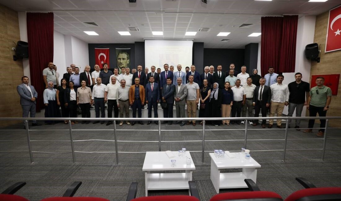 Çayırova’da 2025-2026 eğitim öğretim dönemi öncesinde eğitim paydaşlarının katılımıyla toplantı