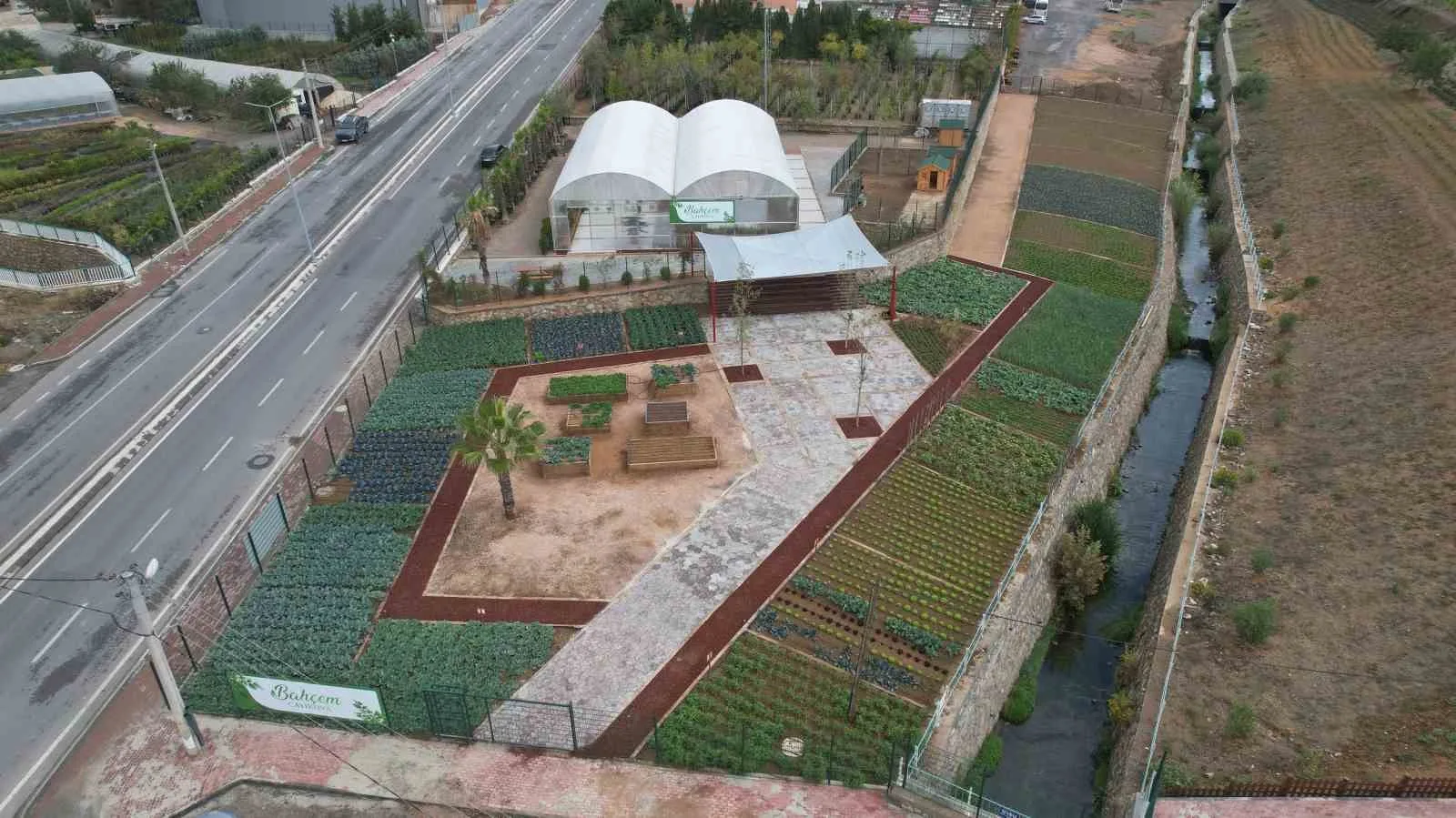 Çayırova’da 12 bin metrekarelik alanda kurulan ve içerisinde tarım atölyeleri,