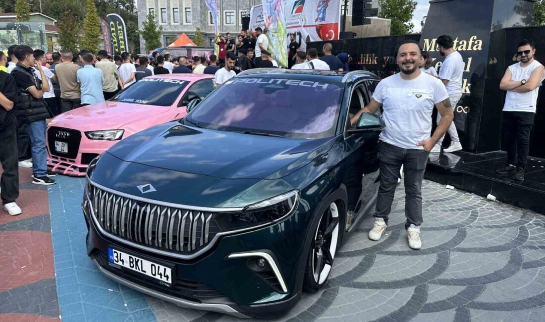Çekmeköy Belediyesi’nin ev sahipliğinde düzenlenen ’Car Fest 2025’de yüzlerce modifiyeli