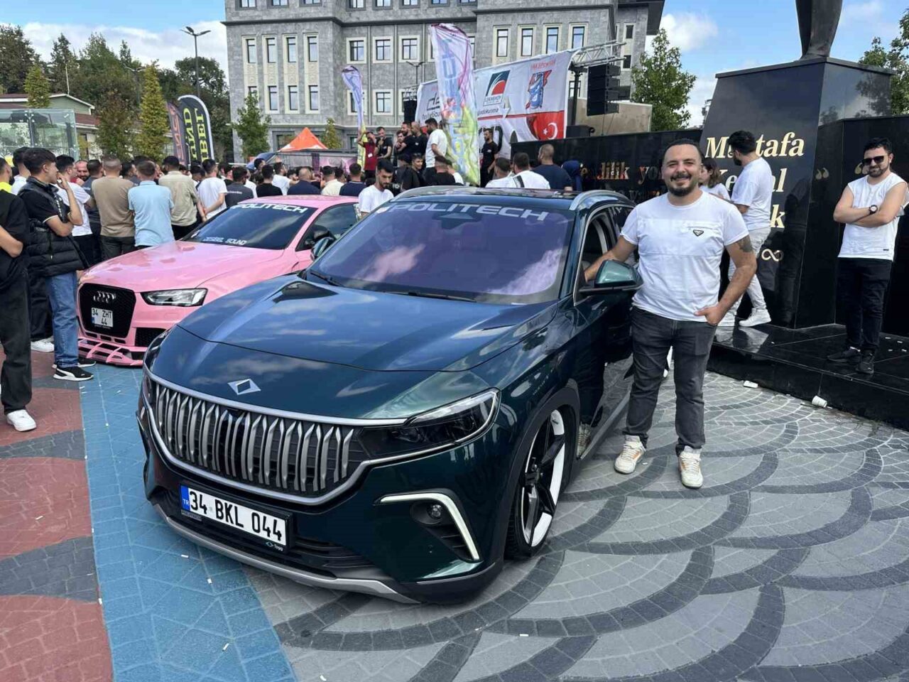 Çekmeköy Belediyesi’nin ev sahipliğinde düzenlenen ’Car Fest 2025’de yüzlerce modifiyeli