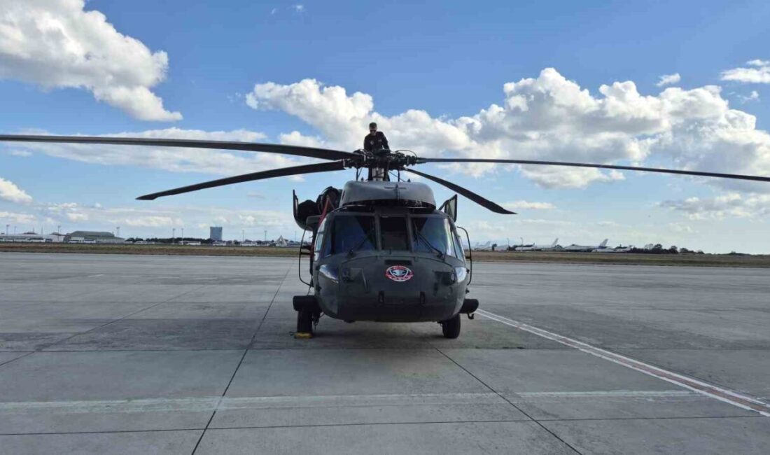 TEKNOFEST kapsamında gösteri uçuşu yapan Jandarma Genel Komutanlığına bağlı Çelik