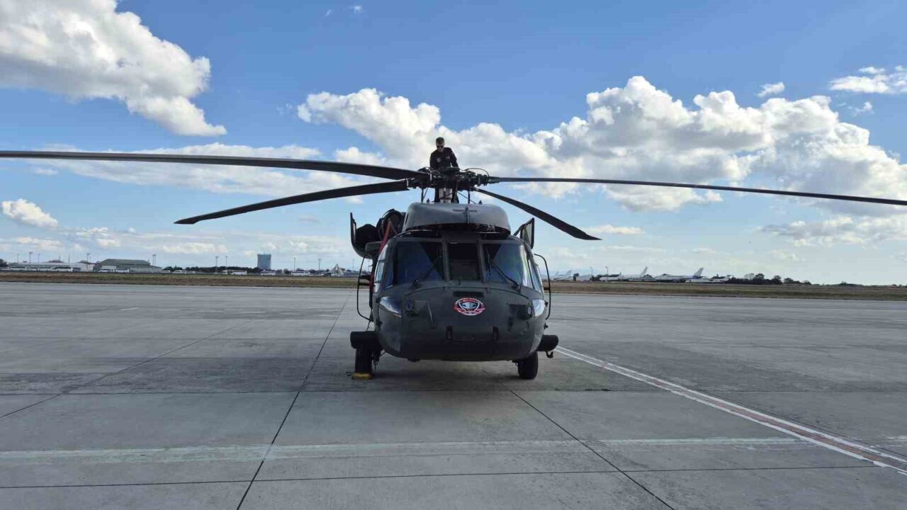 TEKNOFEST kapsamında gösteri uçuşu yapan Jandarma Genel Komutanlığına bağlı Çelik