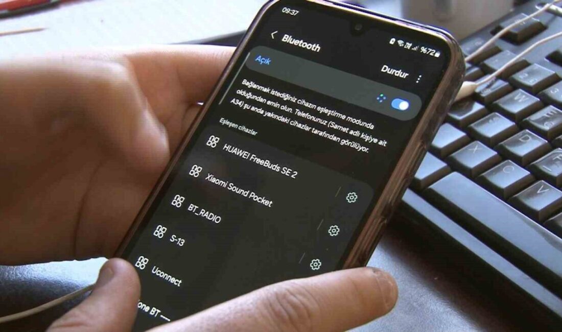 Bilişim Uzmanı Hakan Topuzoğlu, cep telefonlarında Bluetooth özelliğinin güvenlik zafiyetine