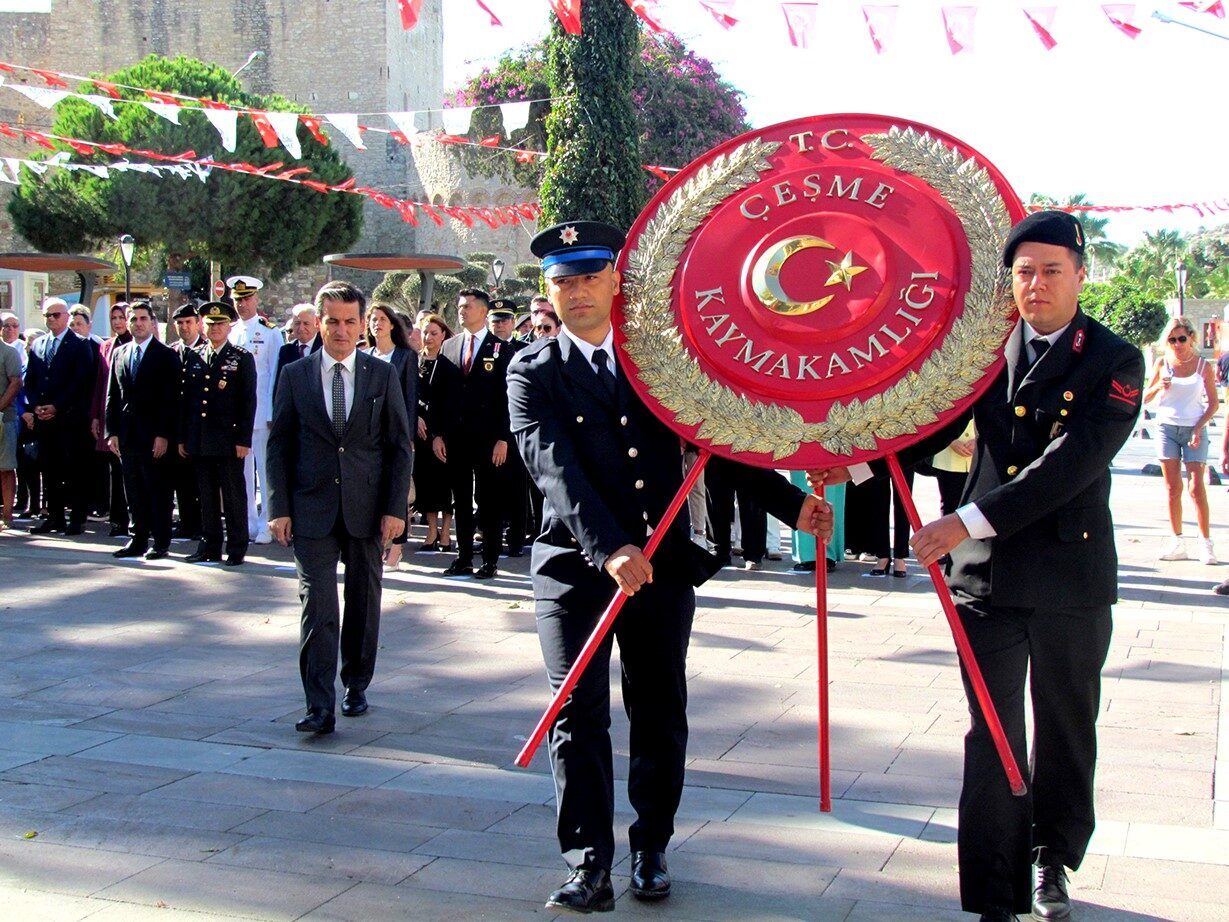 İzmir’in Çeşme ilçesinde “Gaziler Günü” düzenlenen törenlerle kutlandı. Cumhuriyet Meydanı’nda