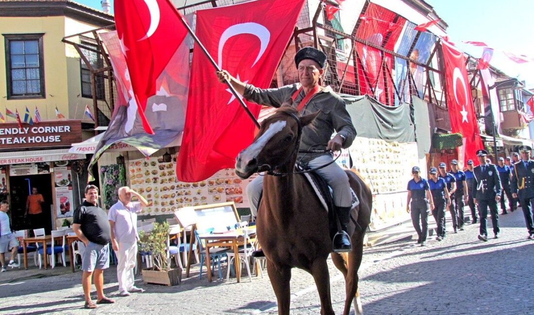 Çeşme’nin düşman işgalinden kurtuluşunun 103. yıldönümü, düzenlenen resmi tören ve