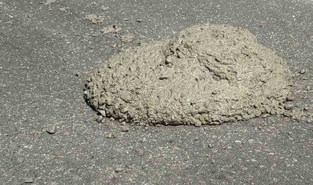 Ankara’da yol ortasına beton döken mikser sürücüsü, cep telefonu kamerasına
