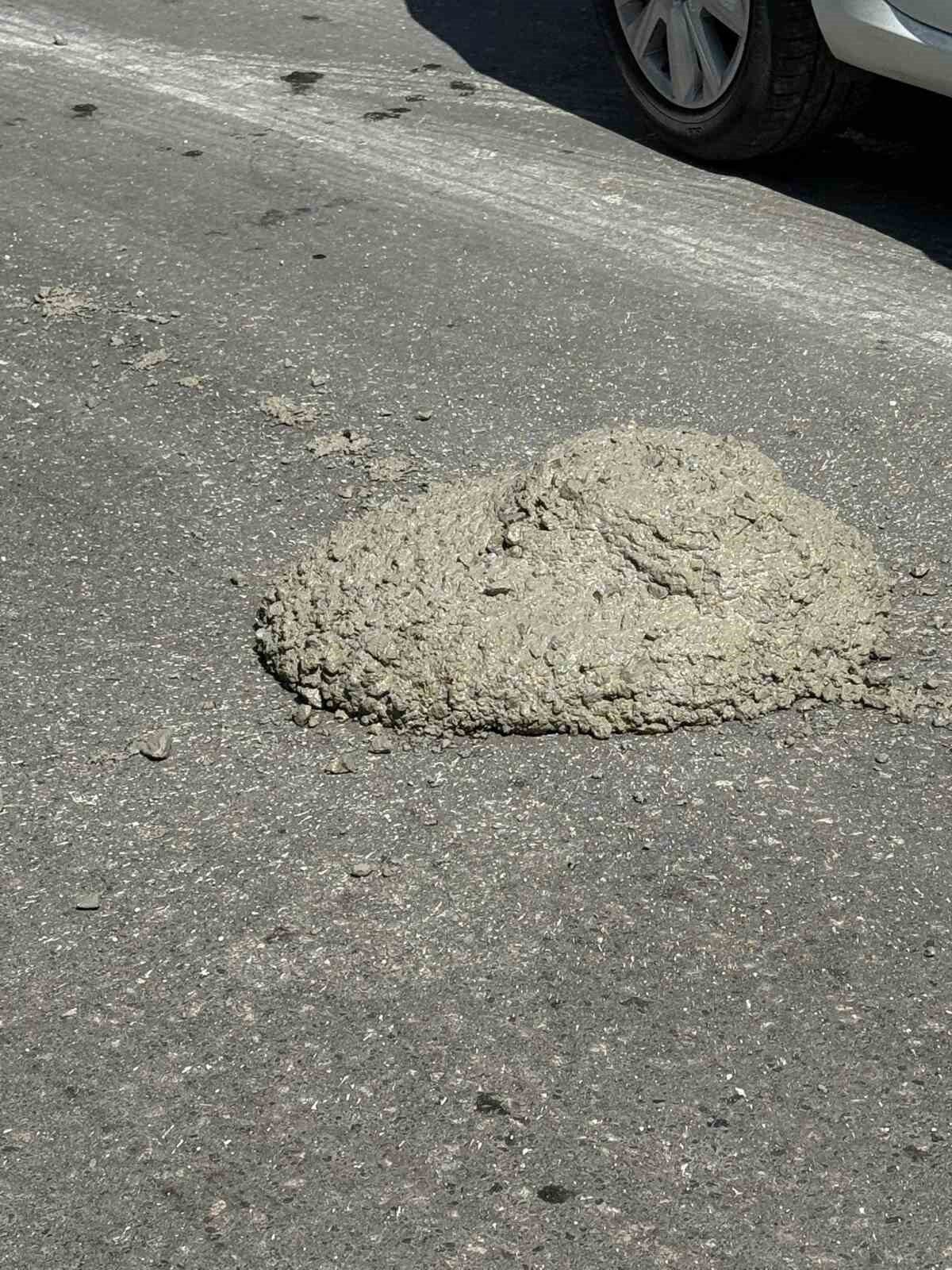 Ankara’da yol ortasına beton döken mikser sürücüsü, cep telefonu kamerasına