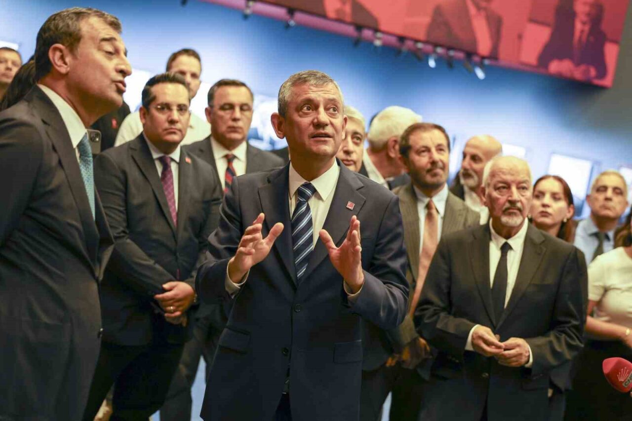 Cumhuriyet Halk Partisi Genel Başkanı Özgür Özel, burada yaptığı konuşmada,