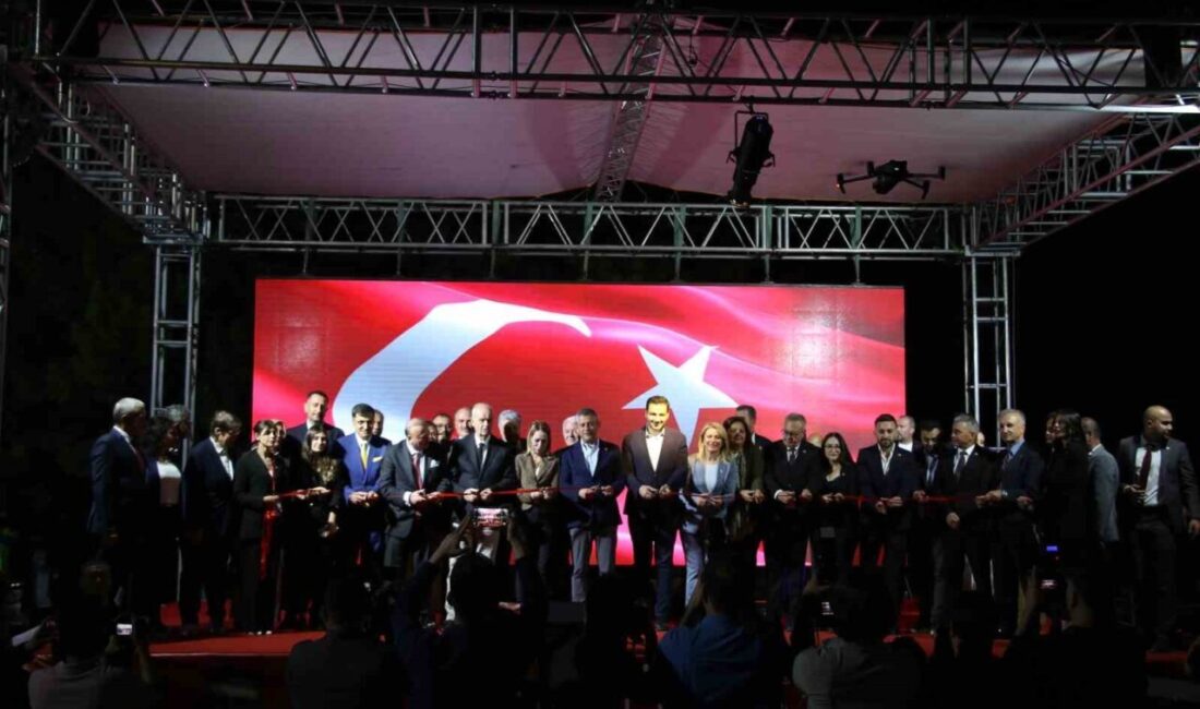 Cumhuriyet Halk Partisi Genel Başkanı Özgür Özel, yenilenen ve restore