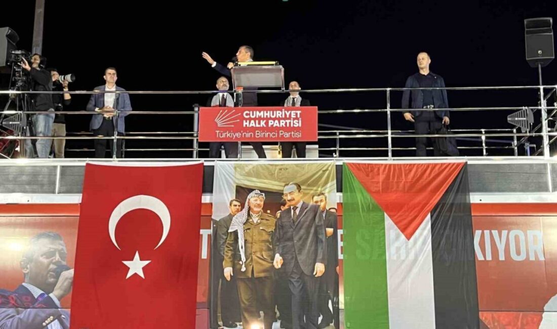 CHP Genel Başkanı Özgür Özel, partisi tarafından Eyüpsultan’da düzenlenen Filistin’e