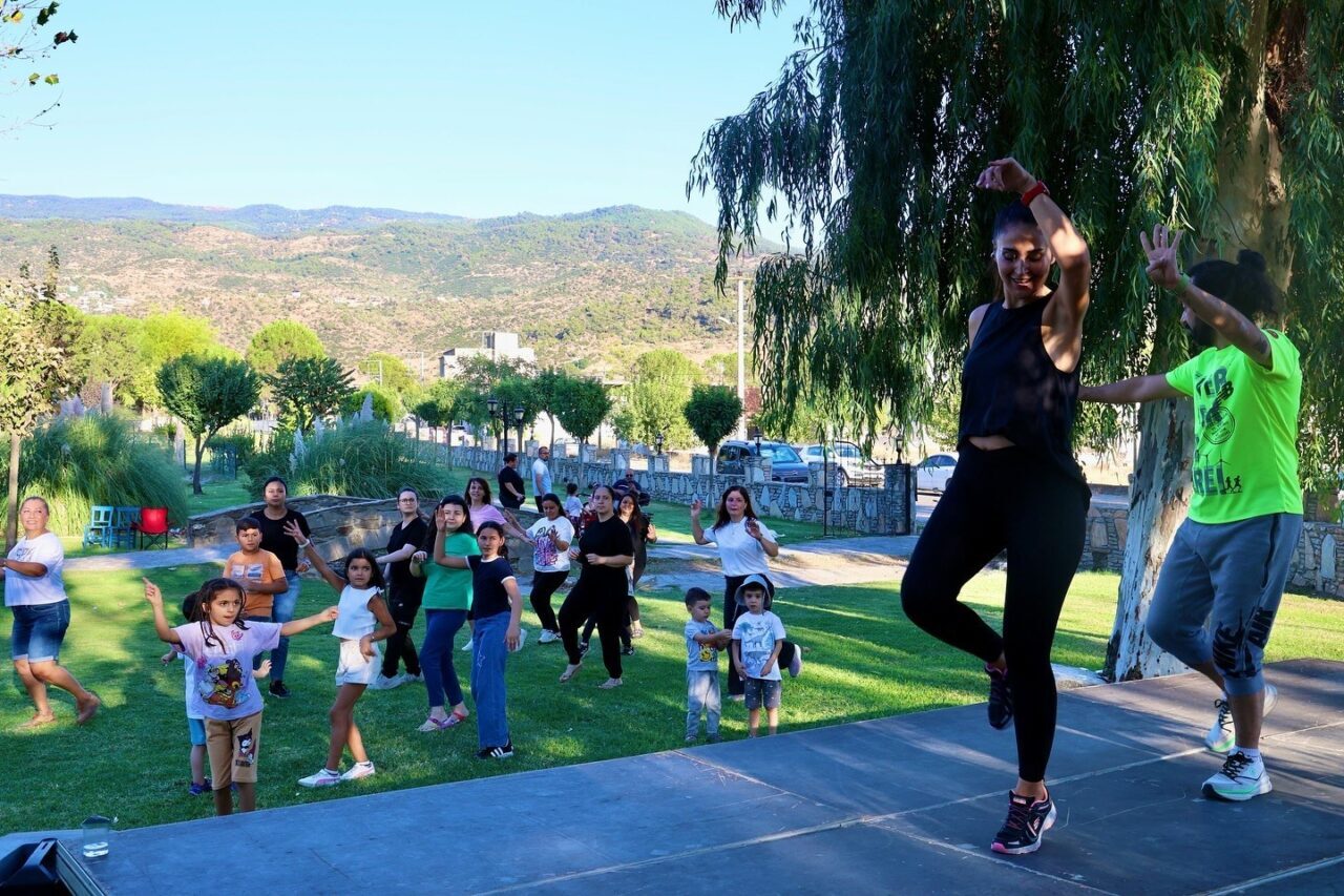 Avrupa Hareketlilik Haftası etkinlikleri kapsamında Kuvayi Milliye Parkı’nda zumba etkinliği
