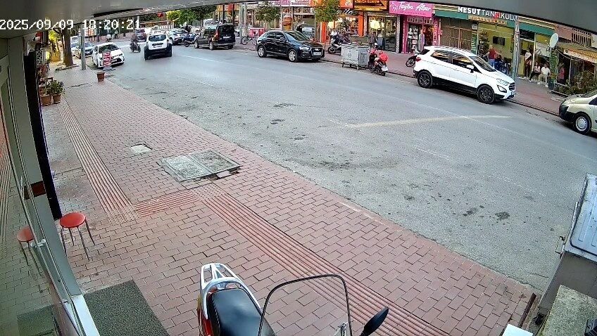 Bursa’da cipe çarpan motosikletli metrelerce havaya savruldu. Motosiklet sürücüsü ağır