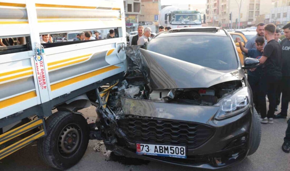 Şırnak’ın Cizre ilçesinde maddi hasarlı kazada otomobil, kamyonet ve hafif