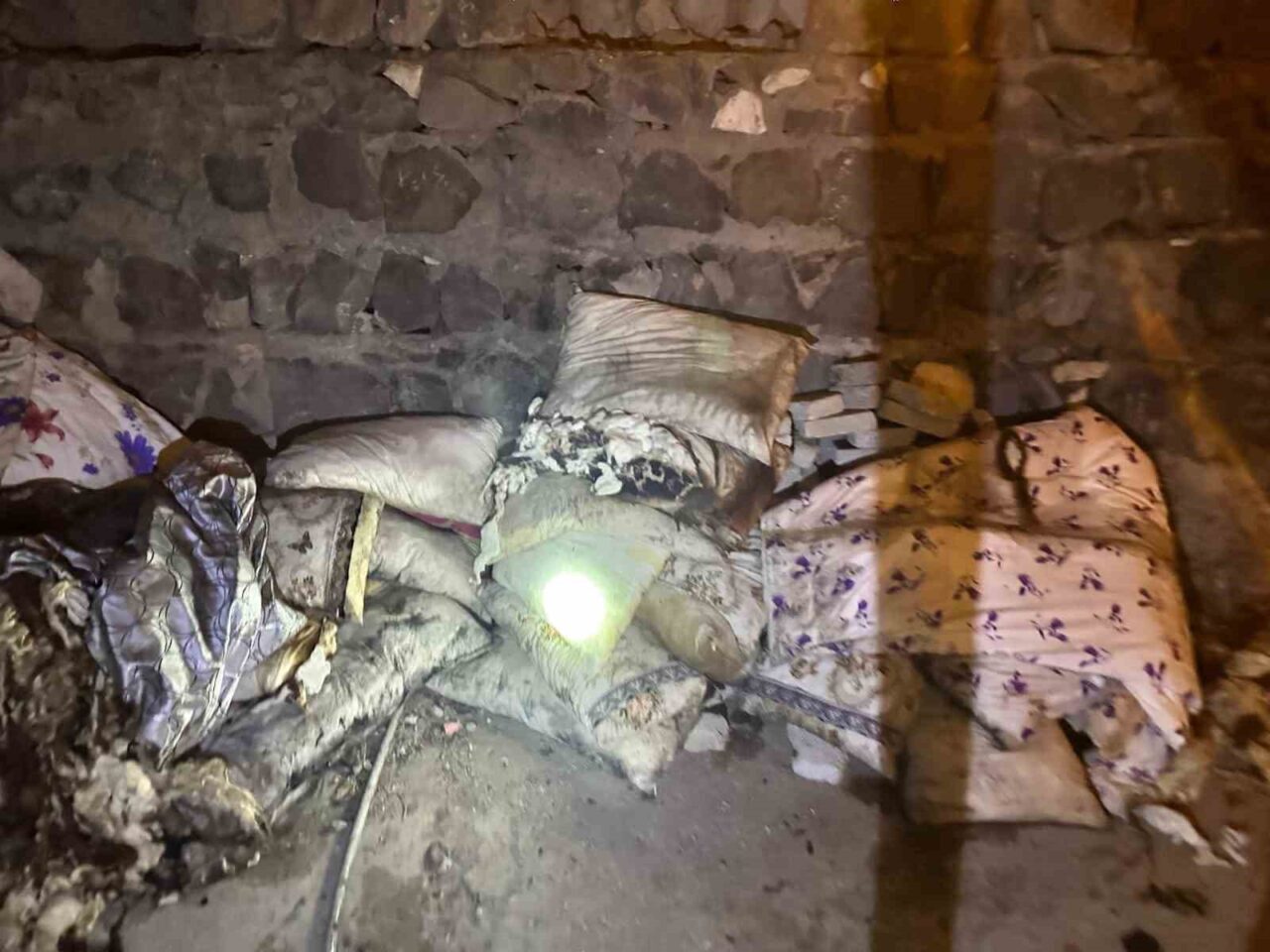 Şırnak’ın Cizre ilçesinde çıkan yangında ev kullanılamaz hale geldi. Yangın,