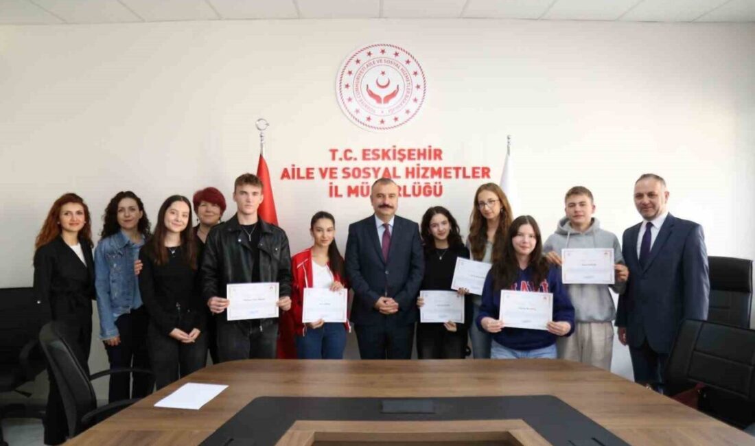 Eskişehir’de Çocuk Hakları İl Komitesi üyesi iken lise öğrenimlerini tamamlayarak