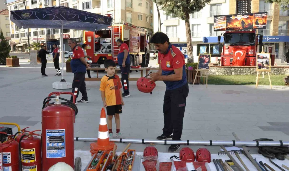 Burdur’un Gölhisar ilçesinde itfaiye erleri ile çocuklar buluştu. İtfaiye tarafından