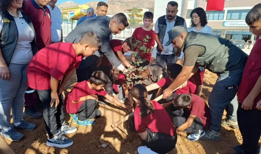 Mersin’de, eğitim-öğretim yılı orman sevgisi ve yangın tatbikatlarıyla devam ediyor.