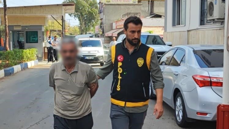 Adana’da sokakta oyun oynayan çocuklara sopayla saldıran şüpheli, ailenin itirazı
