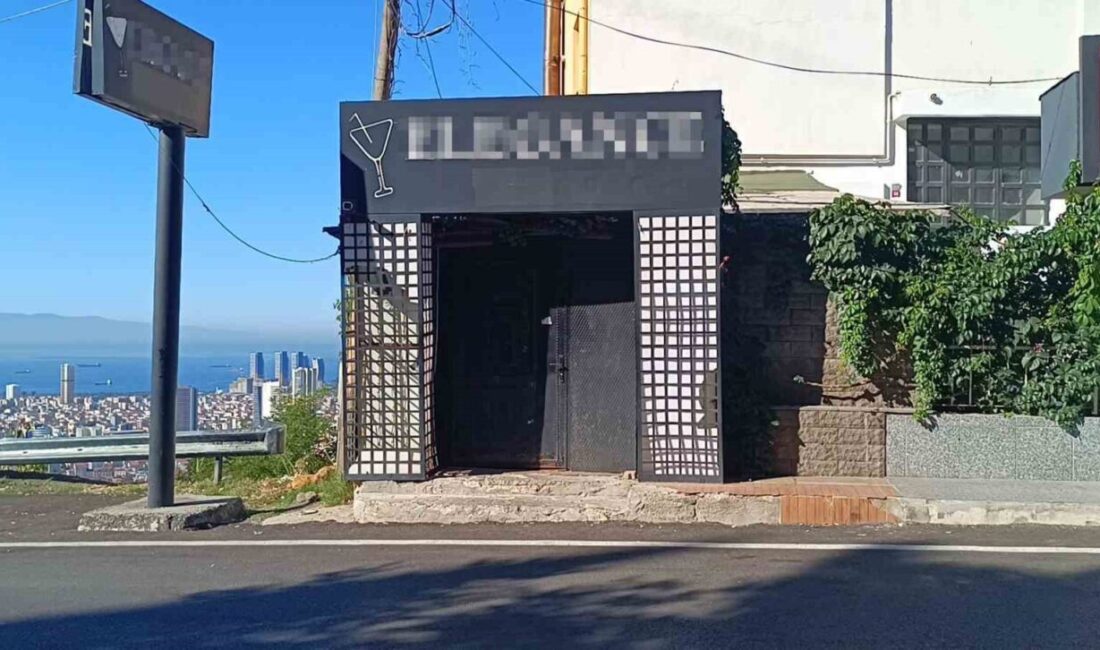 Kocaeli’nin Gebze ilçesinde çocuklarının gözü önünde babaya tokat atan ve