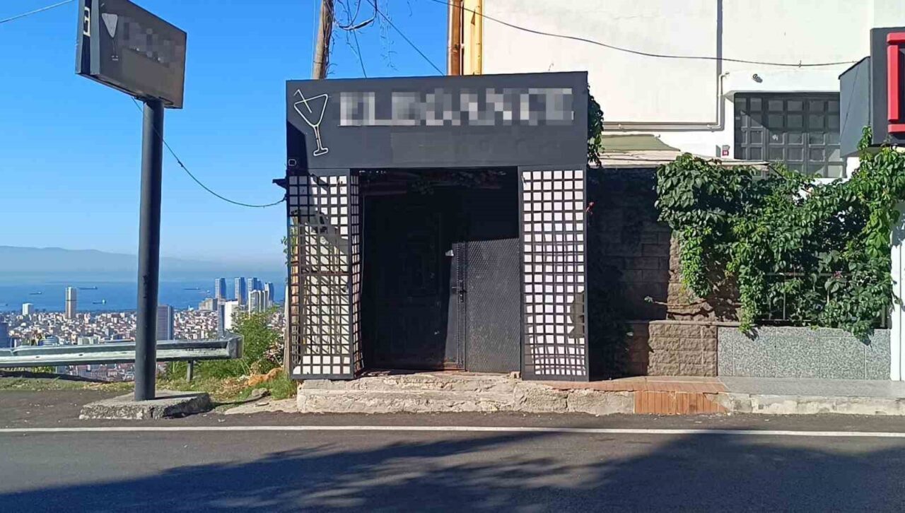 Kocaeli’nin Gebze ilçesinde çocuklarının gözü önünde babaya tokat atan ve