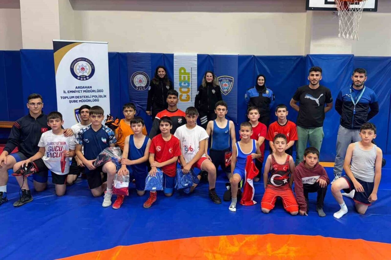 ÇOGEP projesiyle Ardahanlı gençler yeteneklerini geliştirmeye devam ediyor. Ardahan Emniyet