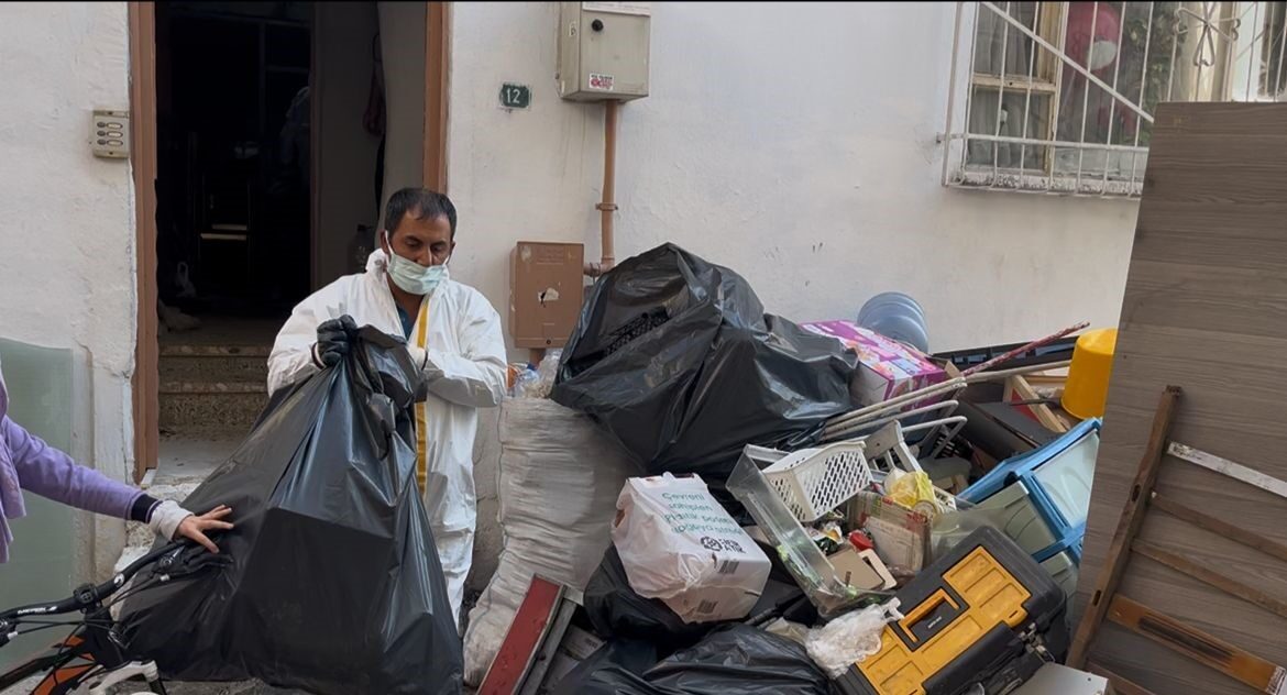 Bursa’nın Yıldırım ilçesinde kötü kokuların yayılması üzerine şikâyet edilen bir