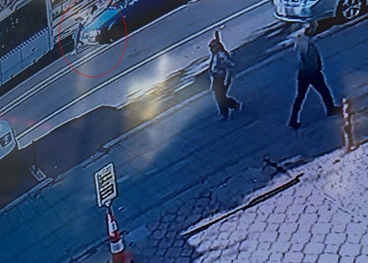 Tekirdağ Çorlu’da otomobilin, karşıdan karşıya geçen yaya genç kıza çarptığı