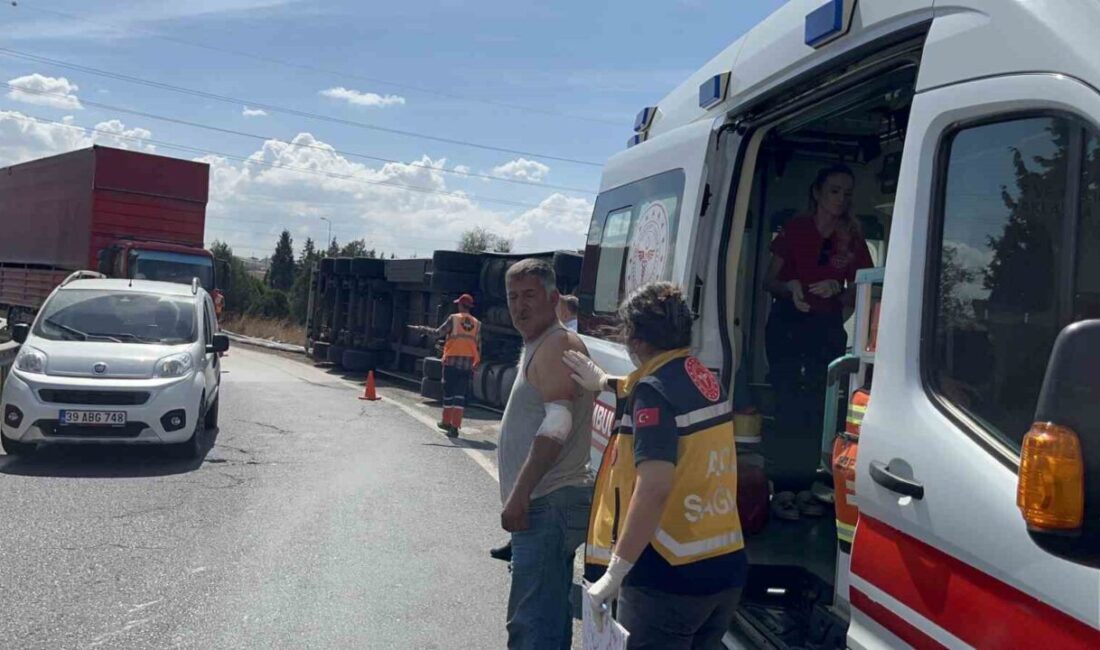 Tekirdağ’ın Çorlu ilçesinde kontrolden çıkan tırın devrilmesi sonucu meydana gelen