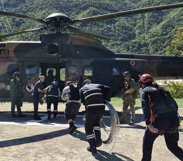 Çoruh EDAŞ, sel afetinin yaşandığı Artvin ilinde şebekenin onarımına zor