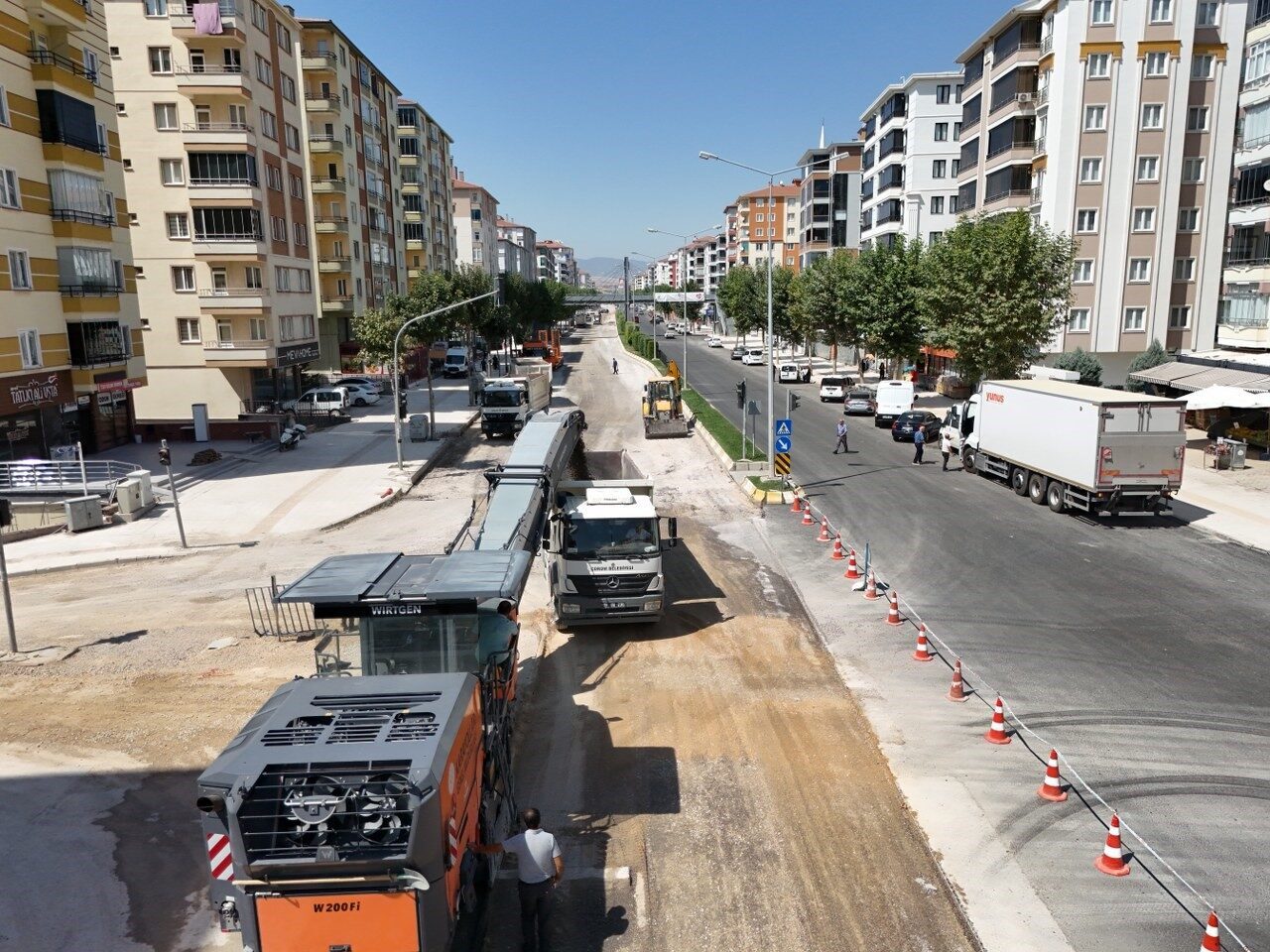 Çorum Belediyesi, vatandaşların daha konforlu ve güvenli yollarda seyahat edebilmesi