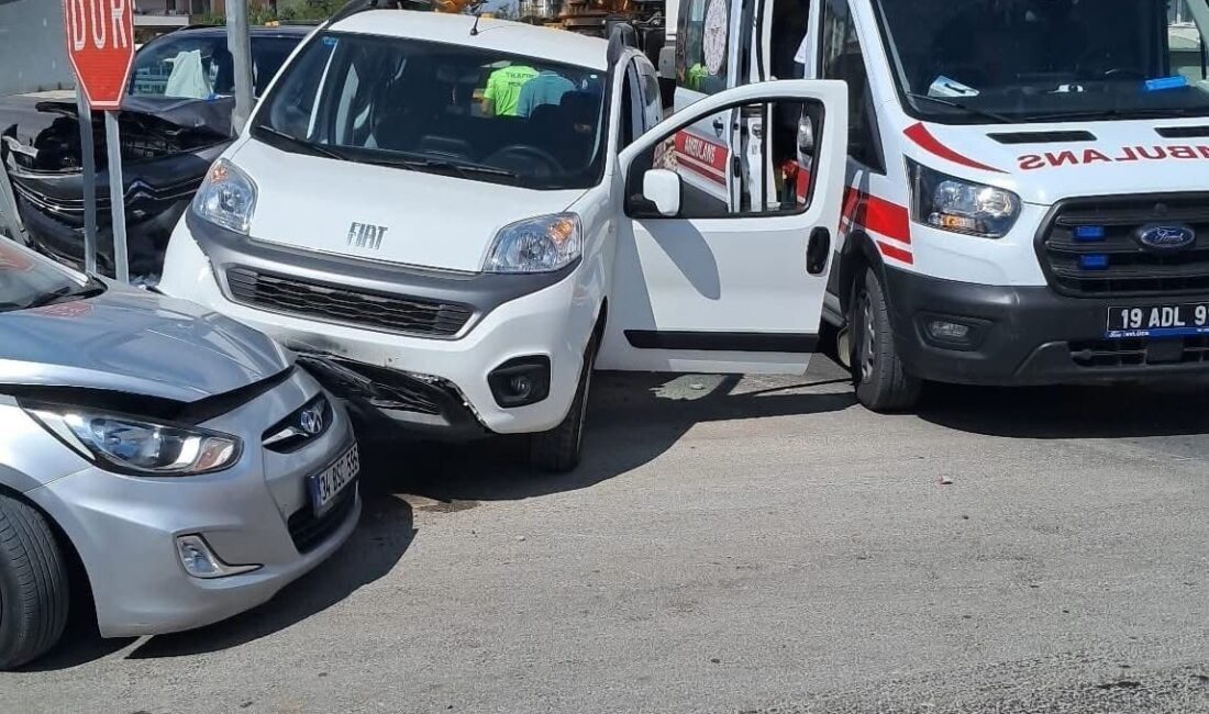 Çorum’un Sungurlu ilçesinde 3 aracın çarpışması neticesinde meydana gelen kazada