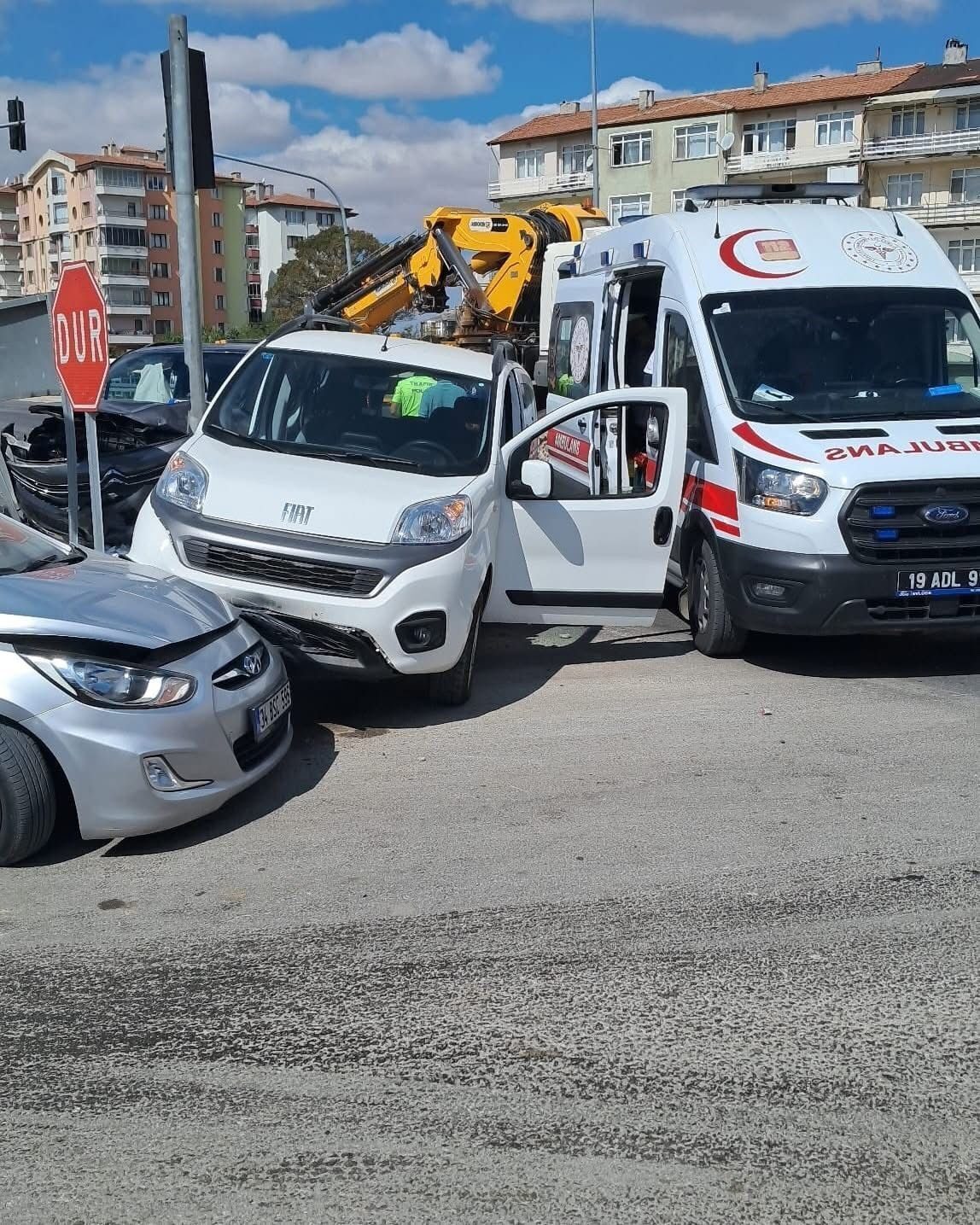 Çorum’un Sungurlu ilçesinde 3 aracın çarpışması neticesinde meydana gelen kazada