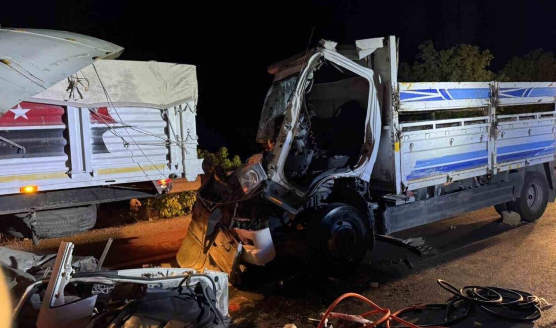 Çorum’un Sungurlu ilçesinde tıra arkadan çarpan kamyonun sürücüsü araçta sıkışarak