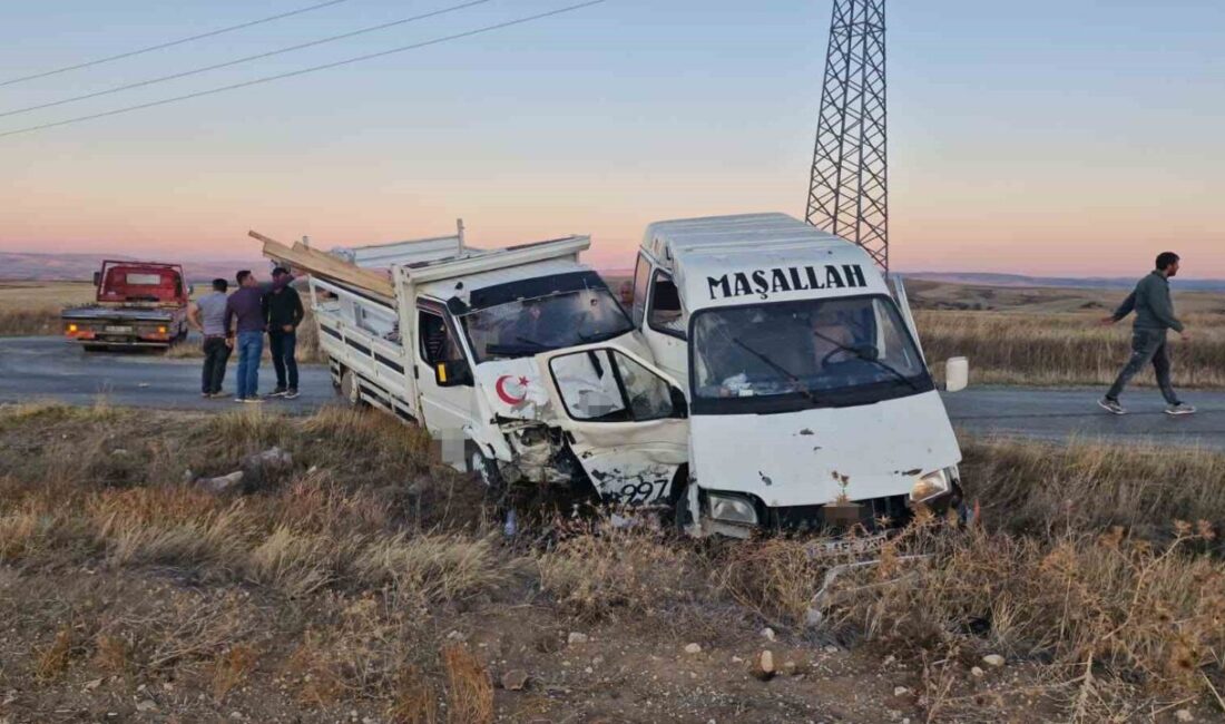 Çorum’un Alaca ilçesinde minibüs ile kamyonetin çarpışması neticesinde meydana gelen