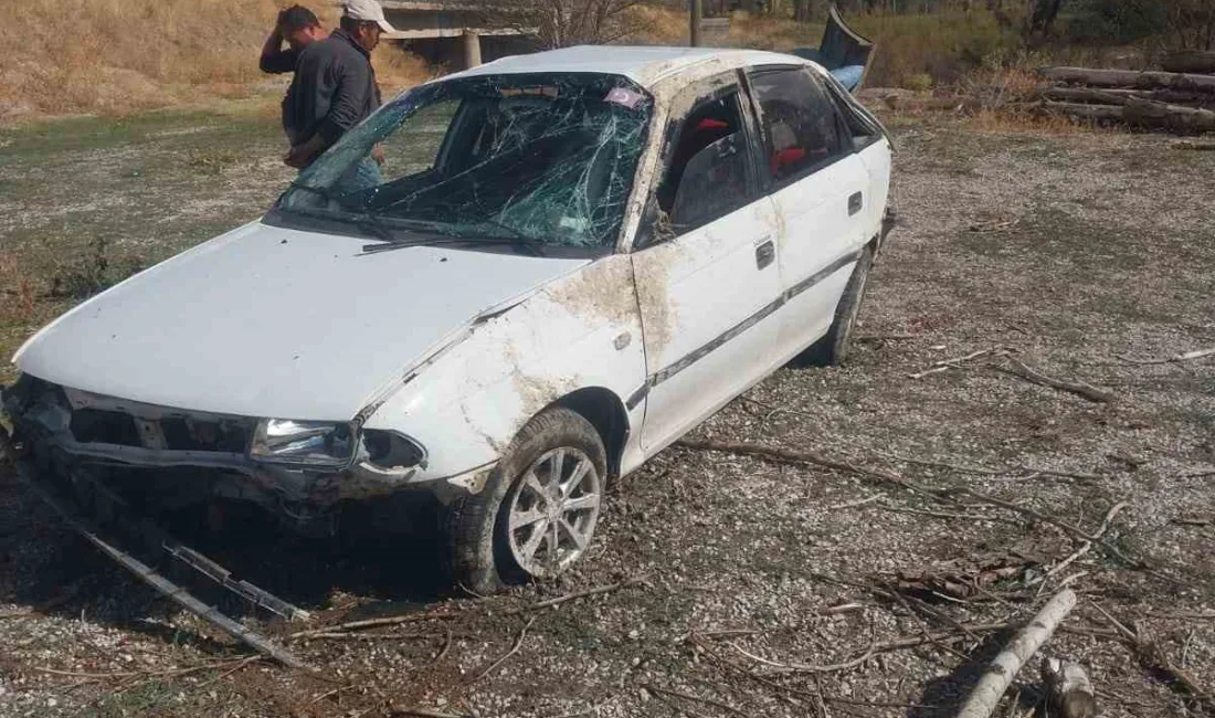 Çorum’un Sungurlu ilçesinde otomobilin köprüden tarlaya uçtuğu kazada 1’i ağır