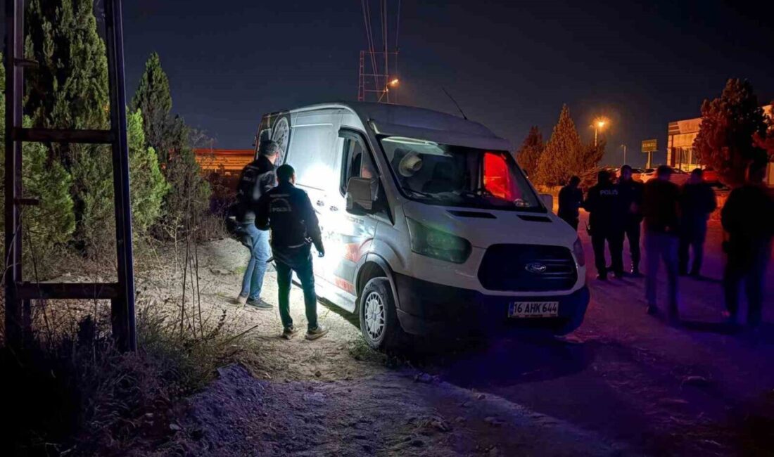 Kayseri’nin Kocasinan ilçesinde çukura düşen aracını çıkarmaya çalışan şahsın başına,