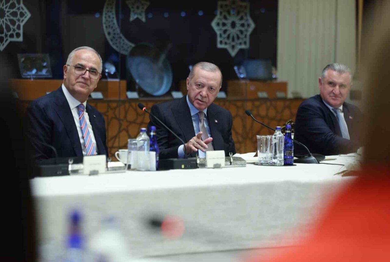 Cumhurbaşkanı Recep Tayyip Erdoğan, Tayland’ın başkenti Bangkok’ta düzenlenen 2025 FIVB