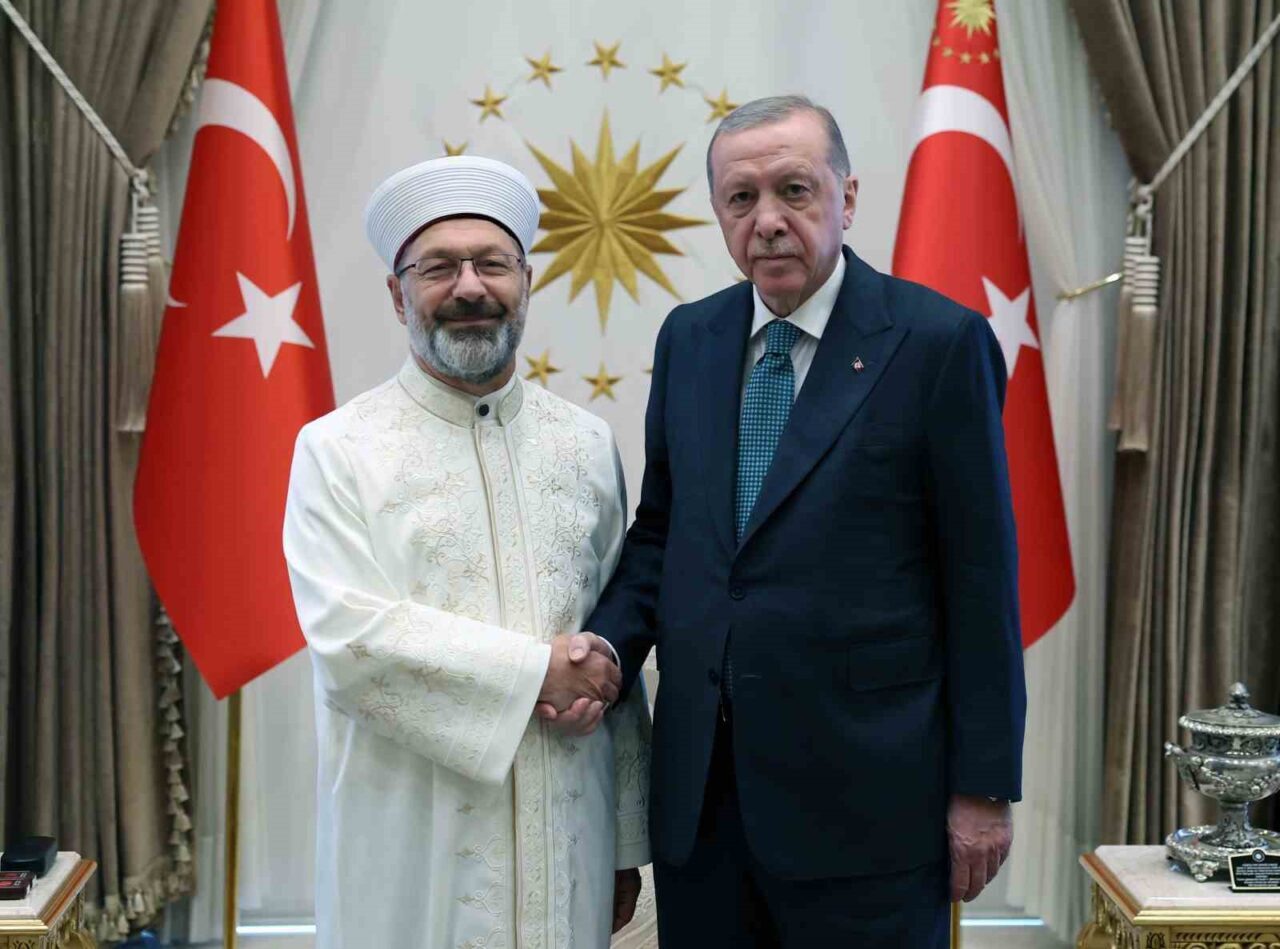 Cumhurbaşkanı Recep Tayyip Erdoğan, veda ziyaretinde bulunan eski Diyanet İşleri