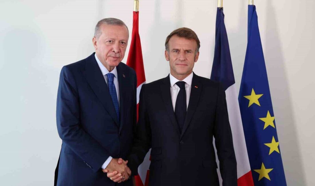 Cumhurbaşkanı Recep Tayyip Erdoğan, Fransa Cumhurbaşkanı Emmanuel Macron ile bir