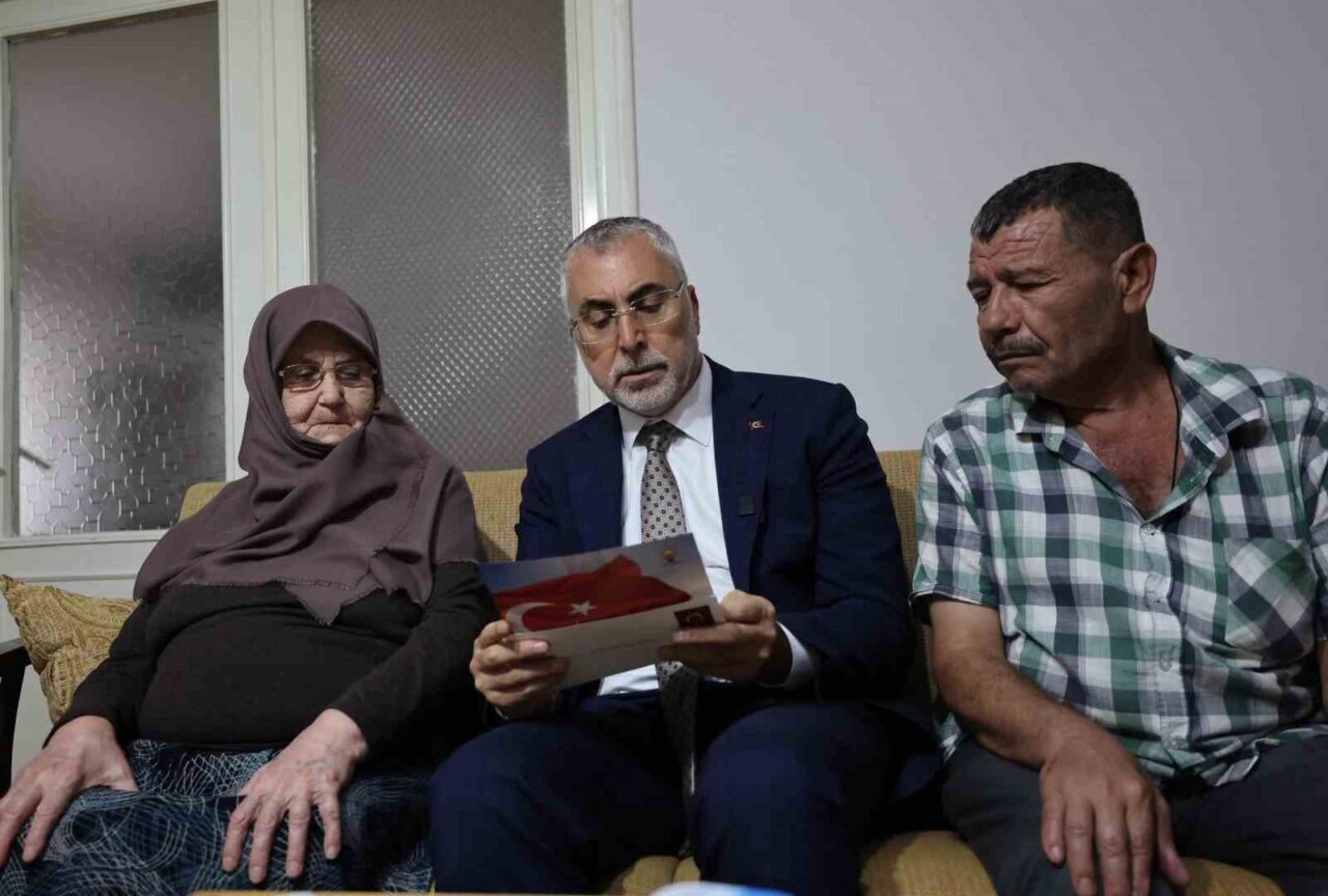 SAKARYA (İHA) – Çalışma ve Sosyal Güvenlik Bakanı Vedat Işıkhan,