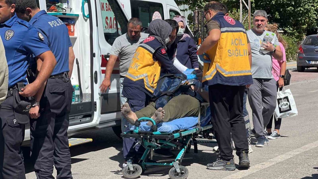 Konya’da 4 katlı binanın birinci katında çıkan yangın itfaiye ekiplerince