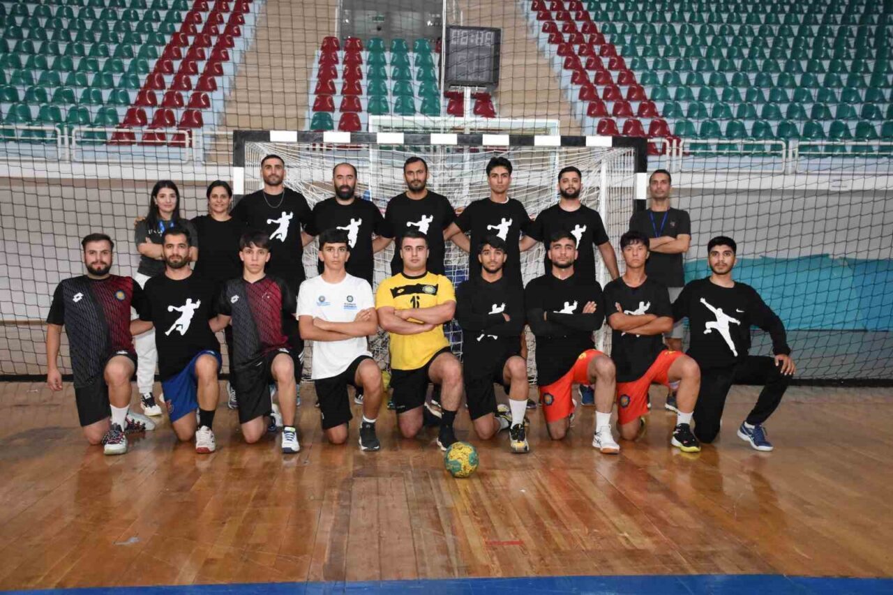 Diyarbakır Büyükşehir Belediyespor erkek hentbol takımı, geçtiğimiz sezon namağlup şampiyon